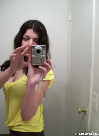 Horny slut takes selfshot pictures in the mirror