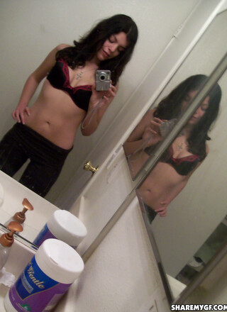Horny slut takes selfshot pictures in the mirror