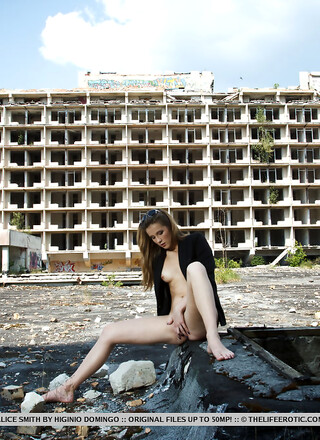 Alice Smith: "No Rules" by Higinio Domingo