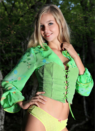 Sienna - Enchanting Debut