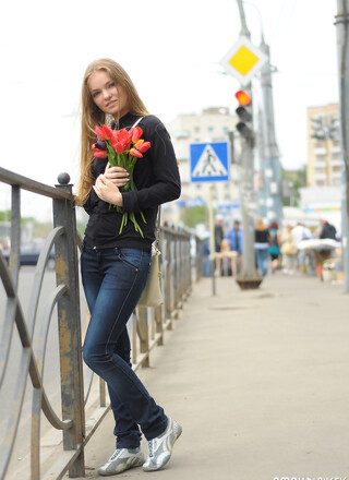 Very beautiful girl poses naked