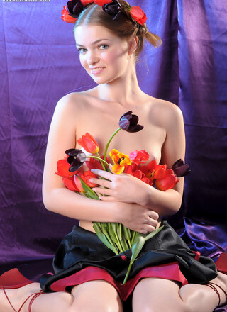 Very beautiful girl poses naked